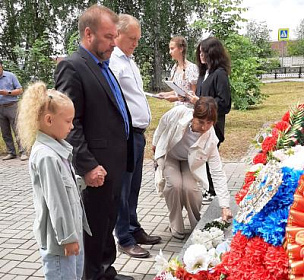 Через века, через года, – помните!